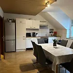 Helle Fuer 8 Personen Mit 4 Schlafzimmern Appartement Essen