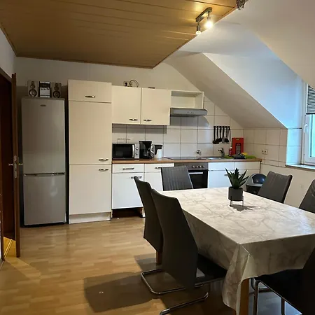 Helle Für 8 Personen Mit 4 Schlafzimmern Apartamento Essen